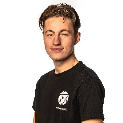 23 | Utdannet mediegrafiker. Daglig leder i @megapiksel_no. 🎾pptatt av norsk fotball, Fugla, reise og media. Tok Innsiden til Norge.