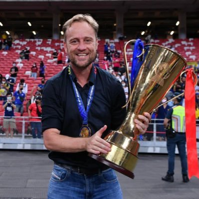 Timnas Indonesia Tak Perlu Risau Jika Shin Tae-yong Pergi, 5 Pelatih Kelas Dunia Ini Bisa Jadi Opsi untuk Latih Skuad Garuda
            - galeri foto