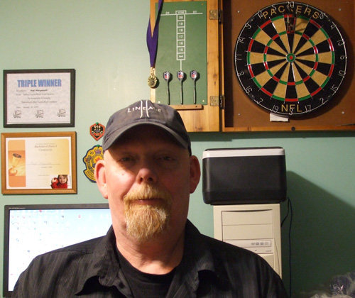 Bigfred180's profile picture. I work on a golf course and I play darts.