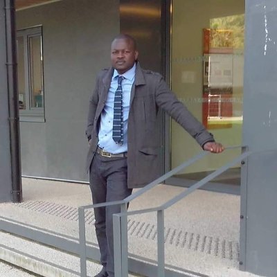 Enseignant-chercheur attaché aux principes démocratiques et de l'Etat de droit.
Juriste, défenseur d'une Afrique de progrés et de fraternité des Peuples.