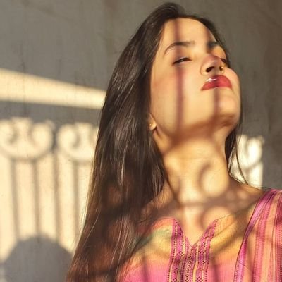 SharahNadeem12's profile picture. LMAO...you good!?