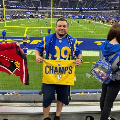 35 years old / Father of 2 boys / Rams 🏈 / PC Gamer, hit me up. mikeg54_ / CoD MW & Apex Legends / Super Bowl LVI Champion 🏆 #RamsHouse