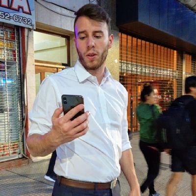 📍Paduense porteño
⚖Abogado y docente UBA
🇺🇦Bostero 
🇦🇷 Radical alfonsinista