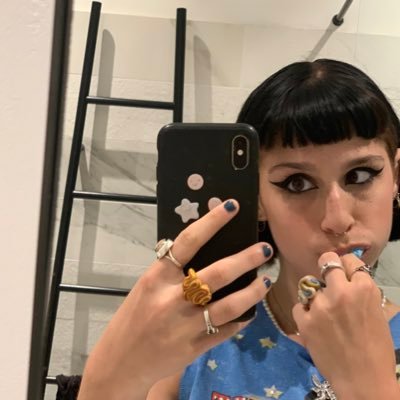 bexgoldberg's profile picture. she/her