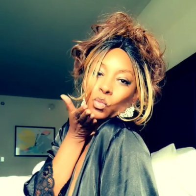 Sexy is not determined by AGE or SHAPE.
Confidence is the KEY.