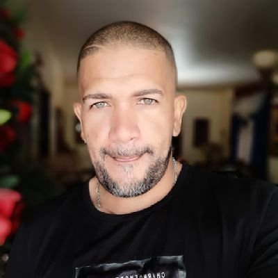 @ojosbello29: Mírame en silencio y muchas gracias por pensar en mi.✌