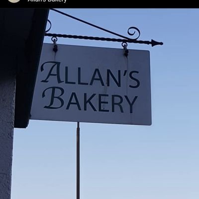 Family run bakery in the heart of Edinburgh.
Serving you with fresh rolls, scones, sweet and savoury baked goods every day.