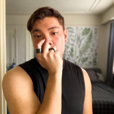 krispypinaham's profile picture. he/him/his | I spell my name with a k.  Graphic and product designer. 👨🏽‍🎨