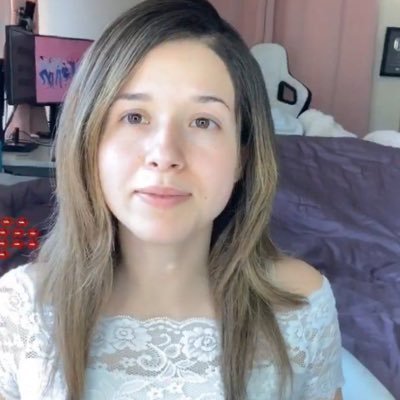 Pokimane is nothing without makeup and simps