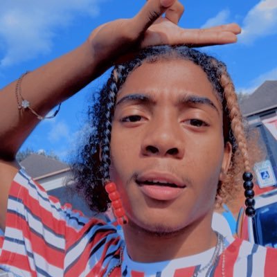 your butch queen, drags, and twister all in one 🤤🦁®️ Instagram: cdotcurly Capricorn 🔆 Aquarius 🌙 cancer⤴️