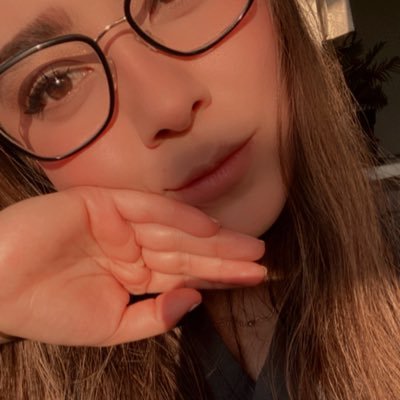 Soy la niña de los stickers 🎈| Surgeon 🔜 🦀 | Amante de la magia 🪄 y los placeres ♥️