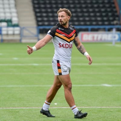 insta: @EldonMyers 🏉Rugby Player. ⚓️Ex Military PT 🏋️♂️. #715