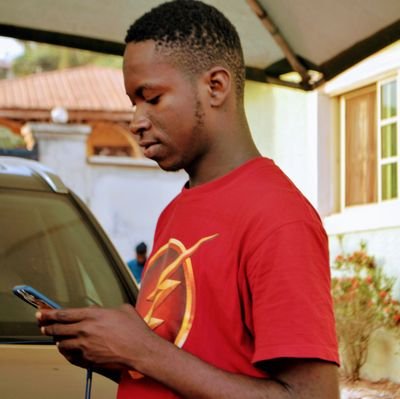 Thalblak's profile picture. Deep voice and messy hair 🤪🤪. Also, tall and cute 😎😚