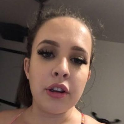 Kim Girl👸
Pisces ♓️
No play ❌
No drama 🎭
No fake profile please stay off my page I won't reply you if i notice your fake profile.