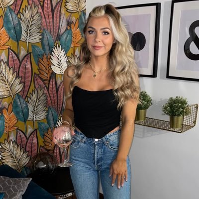 rachuuuuuu's profile picture. walking on air