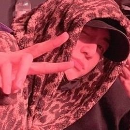 I support and love BANGTAN only 💜
I'm an ARMY only~
OT7 💜
this is a voting acct~