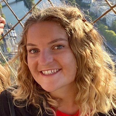 acciodragxns's profile picture. ⚡️📚🎸🩰🥂