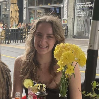 •Account Exec at @frontdoorcomms •English literature MA @Cardiffuni
