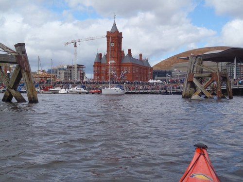 Cardiff_TV's profile picture. Cardiff TV, launching later in 2011, if you want to get involved email cardiff@viewtvgroup.com