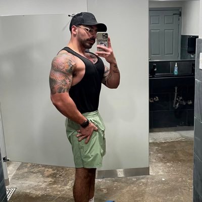 Edgardosan_'s profile picture. It’s weirder than a dead catfish in a denim jacket.