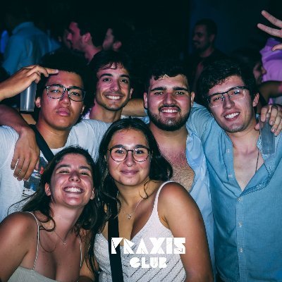 Papi delas never stops
Triangle Chest
Cabeça de Ovo