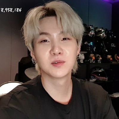 Venicee_13's profile picture. Finding new fam!