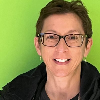 Educator, #SchoologyAMB, ISTE Certified Teacher, https://t.co/6DMNo2apoU facilitator, 🧘🏻♀️ 👟 👨👩👧👦 📱📚
