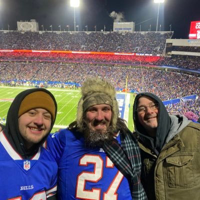 Proud Buffalonian who thrives on travel. 35 countries visited. 110/124 sports stadiums attended. Go Bills, Sabres, Bucks and Brewers. IG: roamin_buffalonian