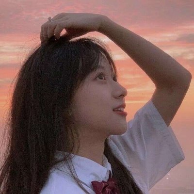 我认为这是由于我们的文化不再以文学为主了。。。 文字并不能代替你说话,所以你得替你的文字做出一点表演,你必须得证明这本书的存在,你得露面,你必须成为这本书本身。