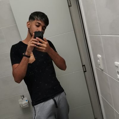 Logan_Emi's profile picture. Instagram: https://t.co/tYEorN6jTM