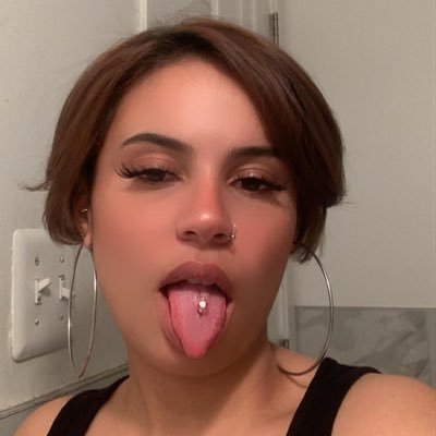 Newtonn__'s profile picture. tragic.          Follow my poetry/art ig acc @potonutry