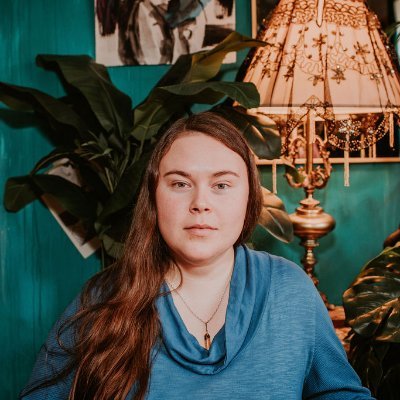 Poète, slameuse, autrice de théâtre et scénariste multilingue. Multilingual Poet, Spoken Word Artist, Playwright & Screenwriter
@PCUWC Year 37 elle/she/her