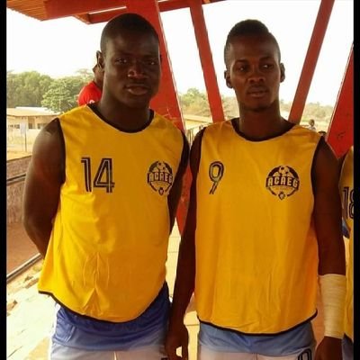 Je suis un footballeur attaquant de pointe