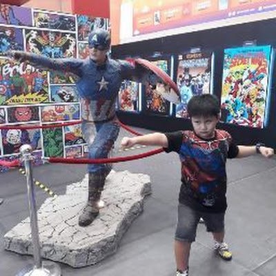 CendanaDenver's profile picture. Playing roblox