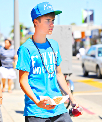 KEEP CALM AND BE A #belieber
Follow me ill follow you back,
@justinbieber