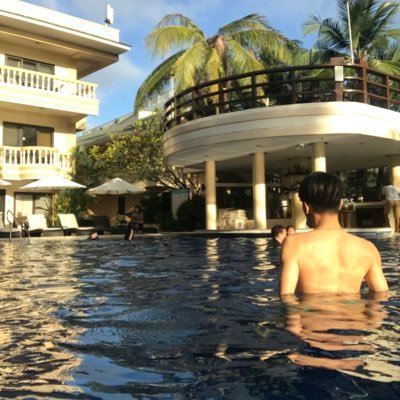 peentasero's profile picture. Always the third person.