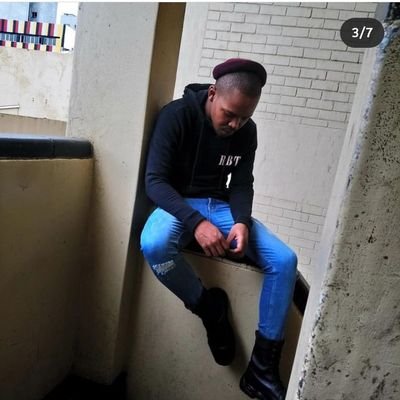 I'm a very calm and down to earth and you can never be bored around me coz i keeps it a hundred.. Fuck it to cut things short hala at me to know a hommie