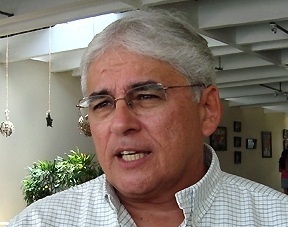 Engenheiro civil, professor de Matemática. Fui deputado, senador da República e secretário de Infraestrutura. Hoje sou presidente estadual do Democratas-PB