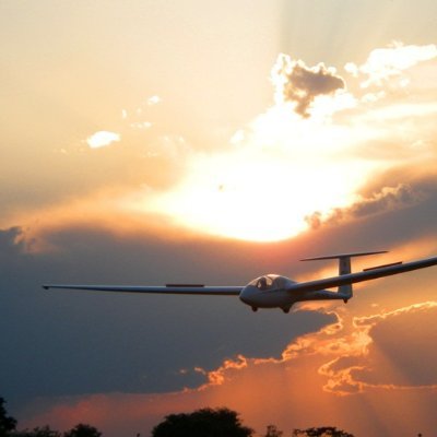 22tmukoukuu's profile picture. 東京都立大学航空部 【@tmuaviation】 の新歓用アカウントです! グライダーで空を飛ぶ部活です！ 航空部の魅力を伝えていきます！ #春から都立大 #春からtmu 公式instagramはこちら↓