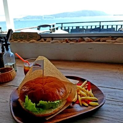 はじめまして!
関西の食品メーカーで働くなぎさです!
趣味は、食べ歩きやショッピング、旅行やNetflix鑑賞です。
気分転換は海を眺めることです。
最近興味があるのは、珊瑚(サンゴ)です。
よろしくお願いします!