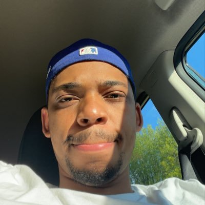 leviszn12's profile picture. 