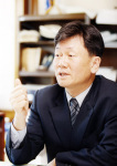 국익을 약탈해가는 일본 자본과 고독한 싸움을 벌이고 있는 과학자입니다. 그 내용을 담은 '무궁화꽃을 꺾는 사람들' 이란 책을 썼습니다. 원자력연구원 한국형원전 개발책임자를 역임했습니다.
