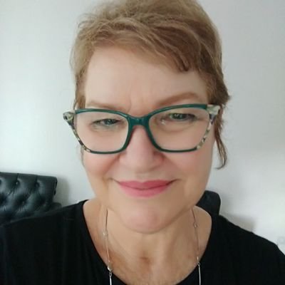 Sempre a esquerda e seguindo o bons,sem julgamentos só constatações.Dispenso fascistas.