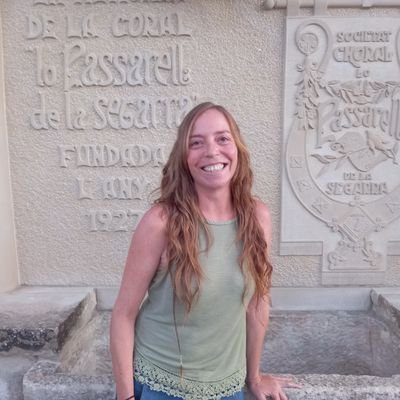 Lingüista i filla. Professora lectora de Didàctica de la Llengua a la @FEPTS_UdL. Jugadora de l'@fsvinaixa i de les veteranes Garrigues. Nyeca afincada a Lleida