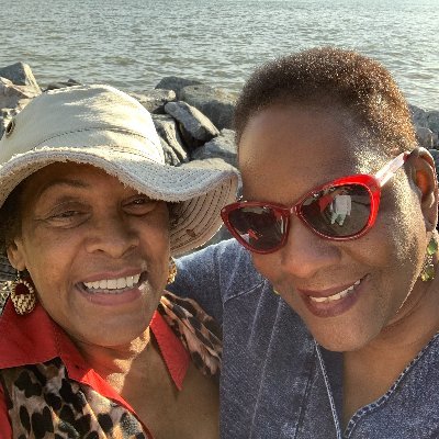 @tinaonanisland @mgmeditor @SpelmanCollege 50+yr friends, #authors, #journalists share wisdom, humor. https://t.co/8ngO26hehT 2OldChicksPodcast@gmail.com