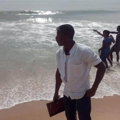 I enjoy smooth onversations.
#Nature Lover #Drinks tea
#Good music #Gourmet #Movie/TV series #TheBeach
#Sports enthusiast #Writer
#ManUtd fan
🇳🇬🌍🙏🏿✊🏿