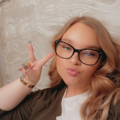 hawtgirlliz's profile picture. Don’t be such a PAB.