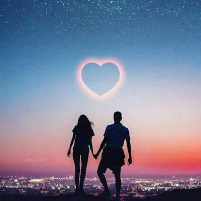 الحنون بياخدك من الأرض وبطالعك ع السّما بحنيته ..
الله يبعتلكن حناين🤎🗝
