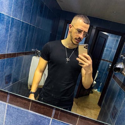 Fran_Gove's profile picture. 🌴Málaga 🌴 Madrid 📍. El dolor nos enseña quienes somos, a veces es tan fuerte que creemos morir, pero no se vive de verdad hasta que no se muere un poco.