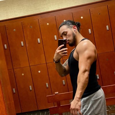 ig-@jonny_lozano619 Artist l Fitness l Traveling